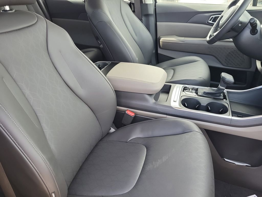 New 2026 Kia Carnival EX image 15