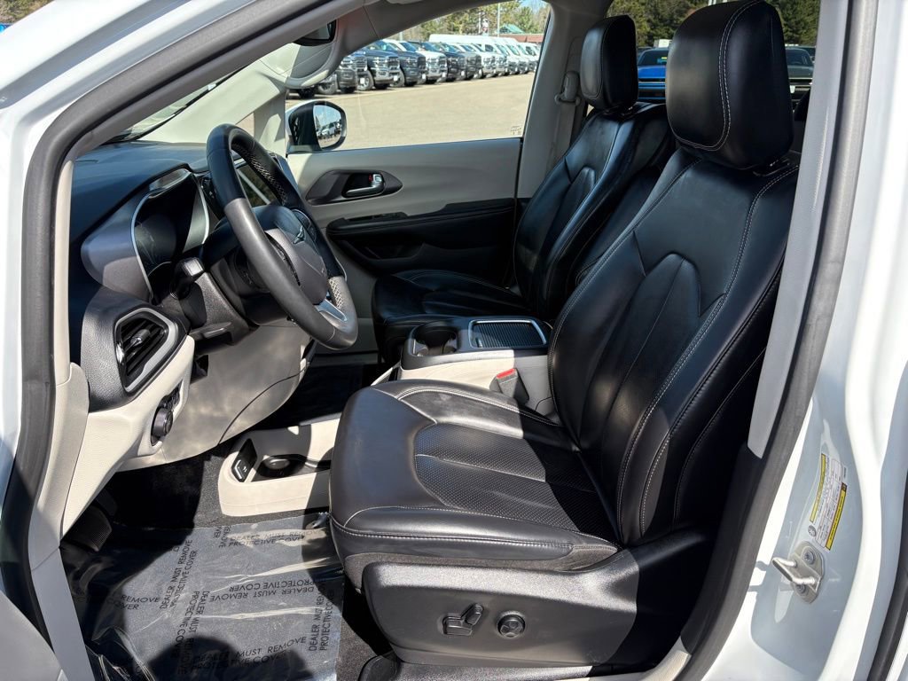 Certified 2023 Chrysler Pacifica Touring-L FWD image 13