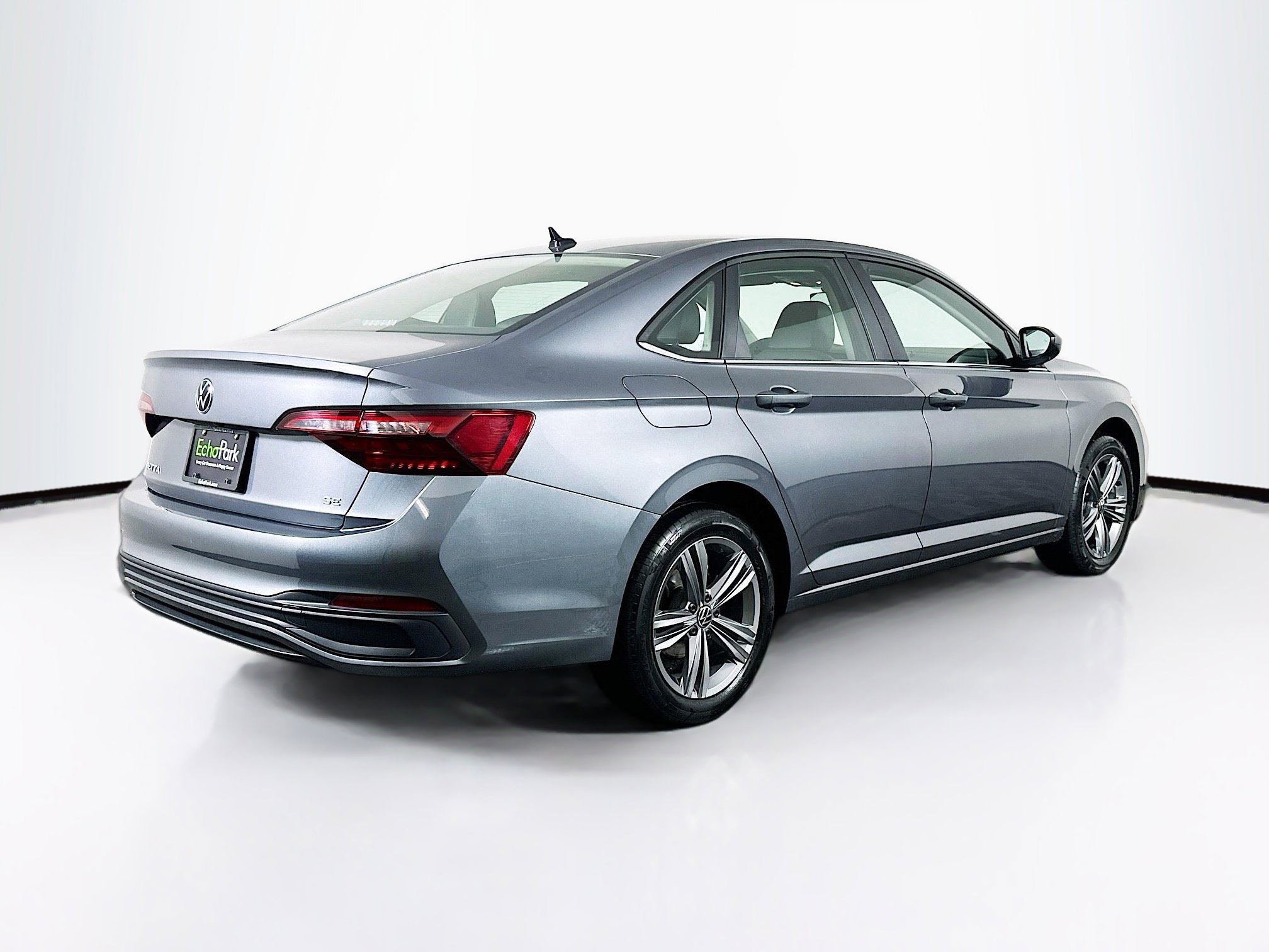 Used 2024 Volkswagen Jetta SE image 9