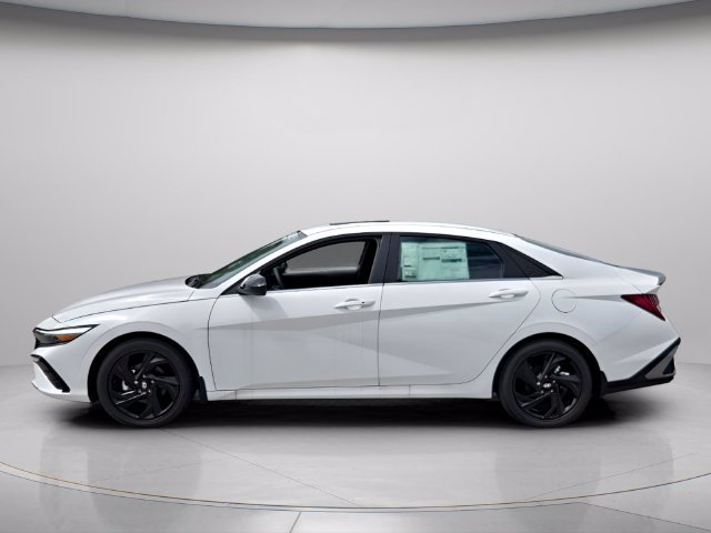 New 2026 Hyundai Elantra SEL Sport Premium FWD image 2