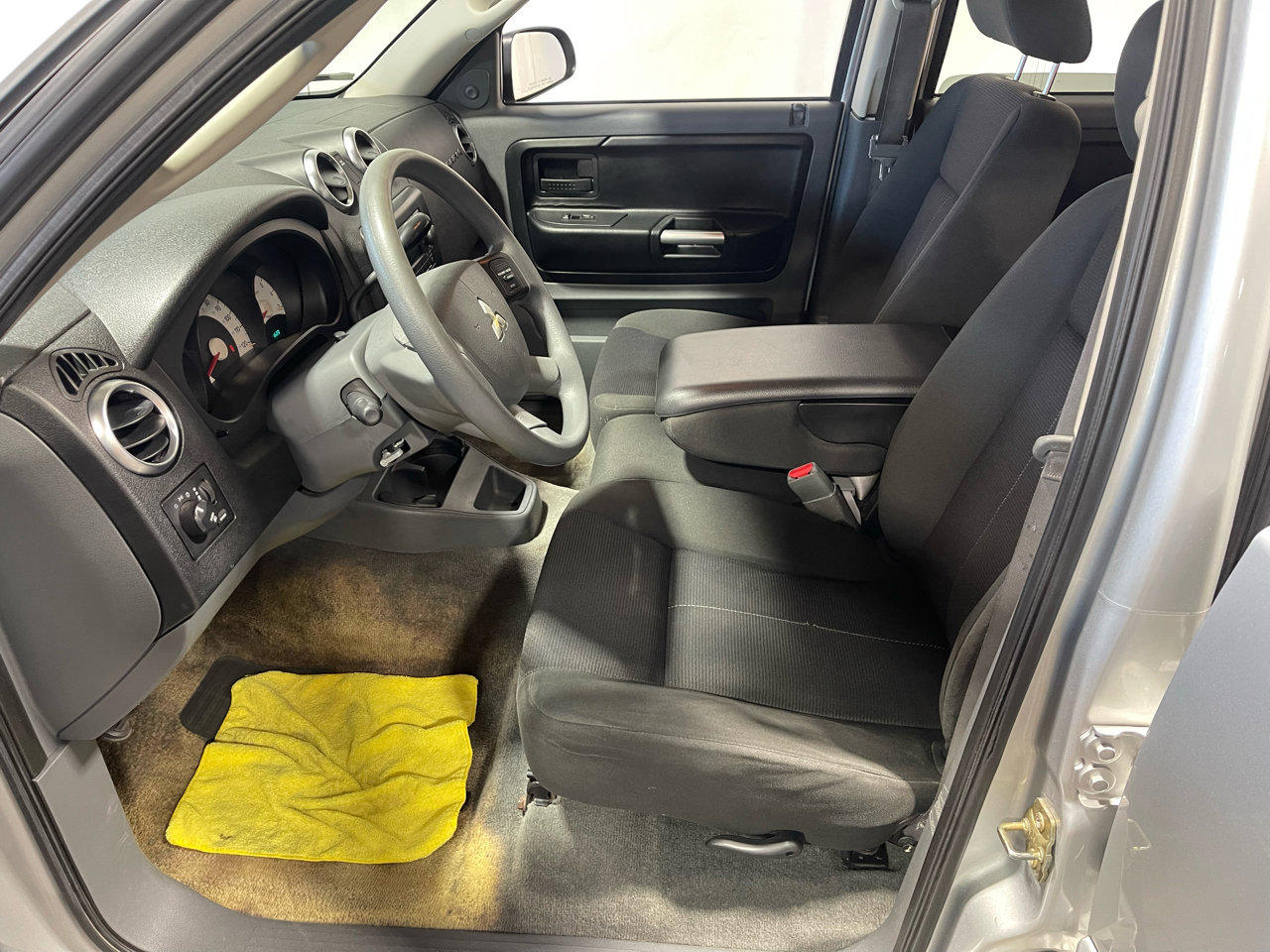 Used 2006 Mitsubishi Raider LS image 24