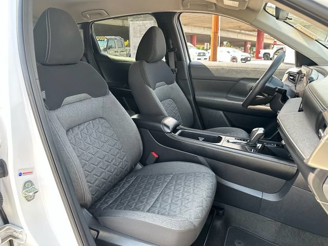 Used 2025 Nissan Kicks SV AWD/4WD image 10