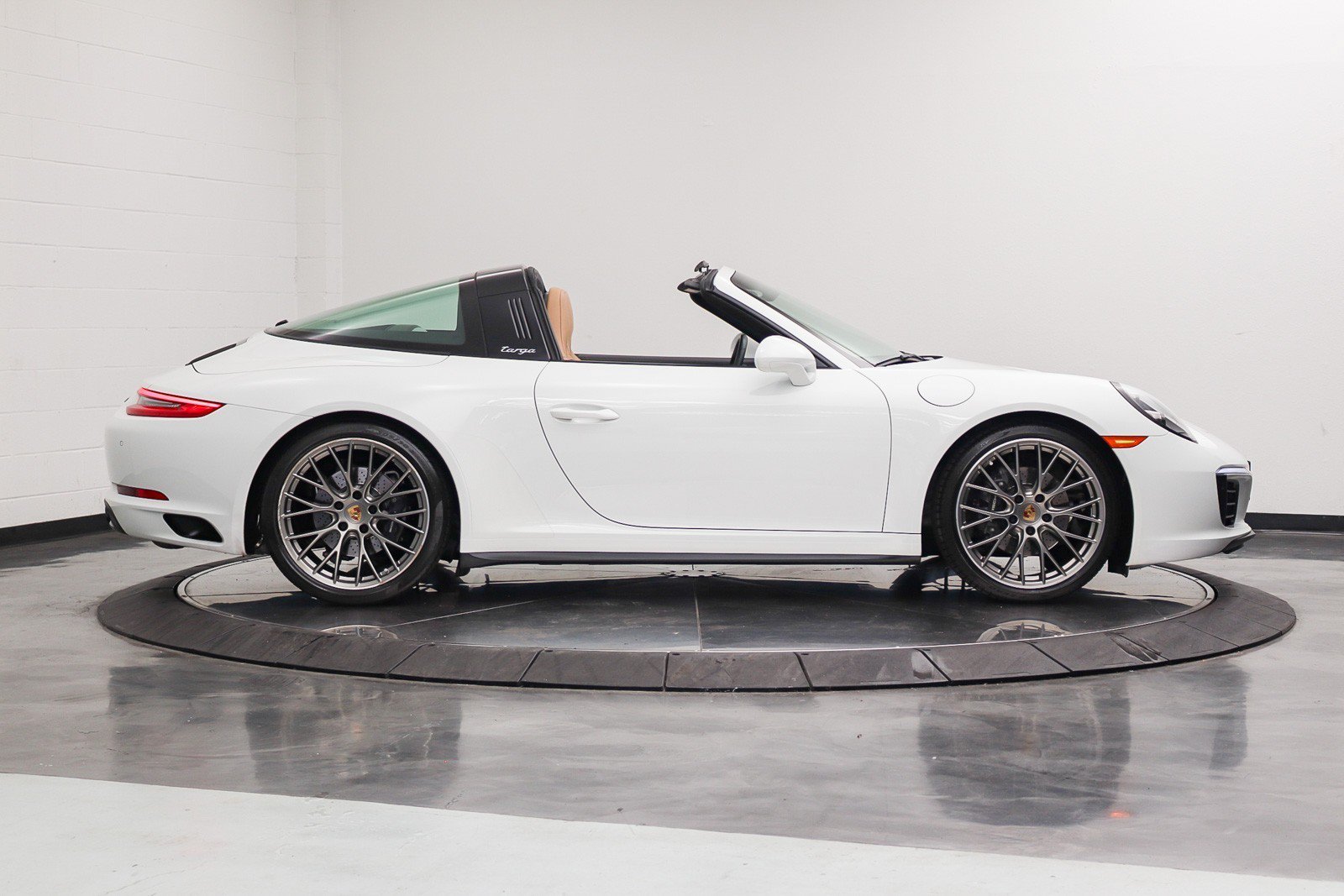 Used 2019 Porsche 911 Targa 4 AWD/4WD image 15