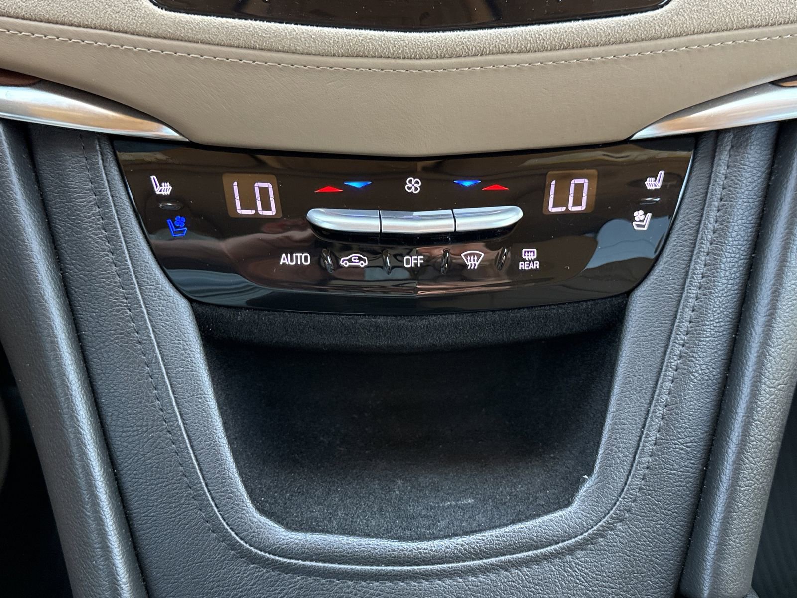 Used 2017 Cadillac XT5 Platinum w/ Driver Assist Package AWD/4WD image 33