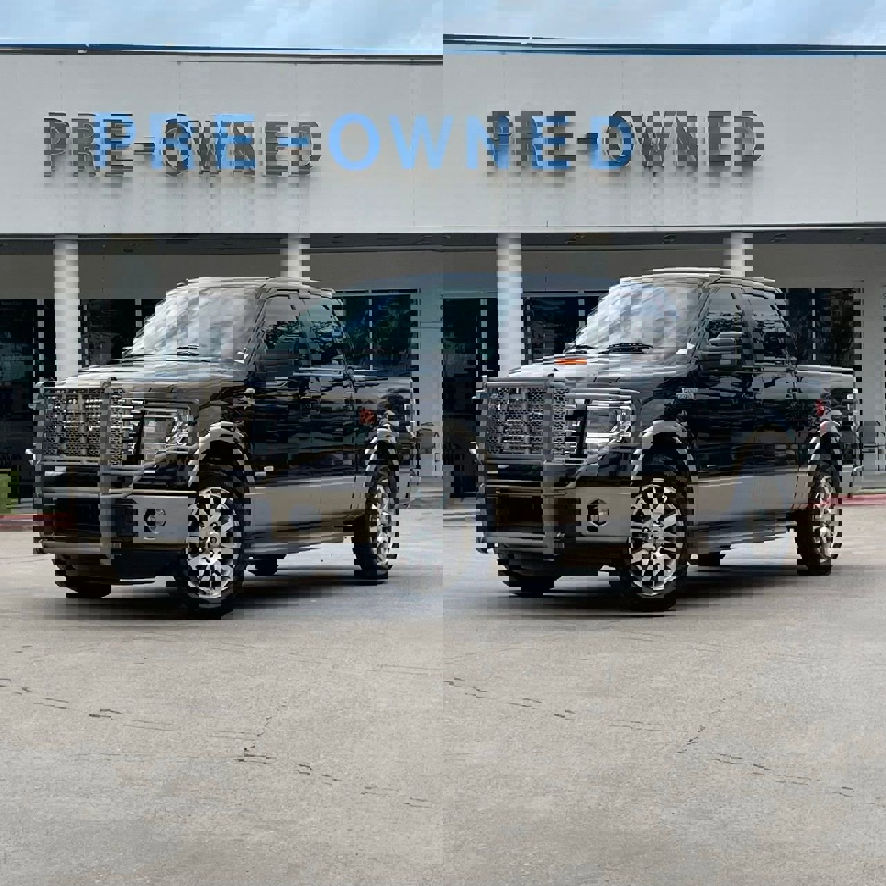 Used 2014 Ford F150 King Ranch w/ King Ranch Luxury Package RWD image 2