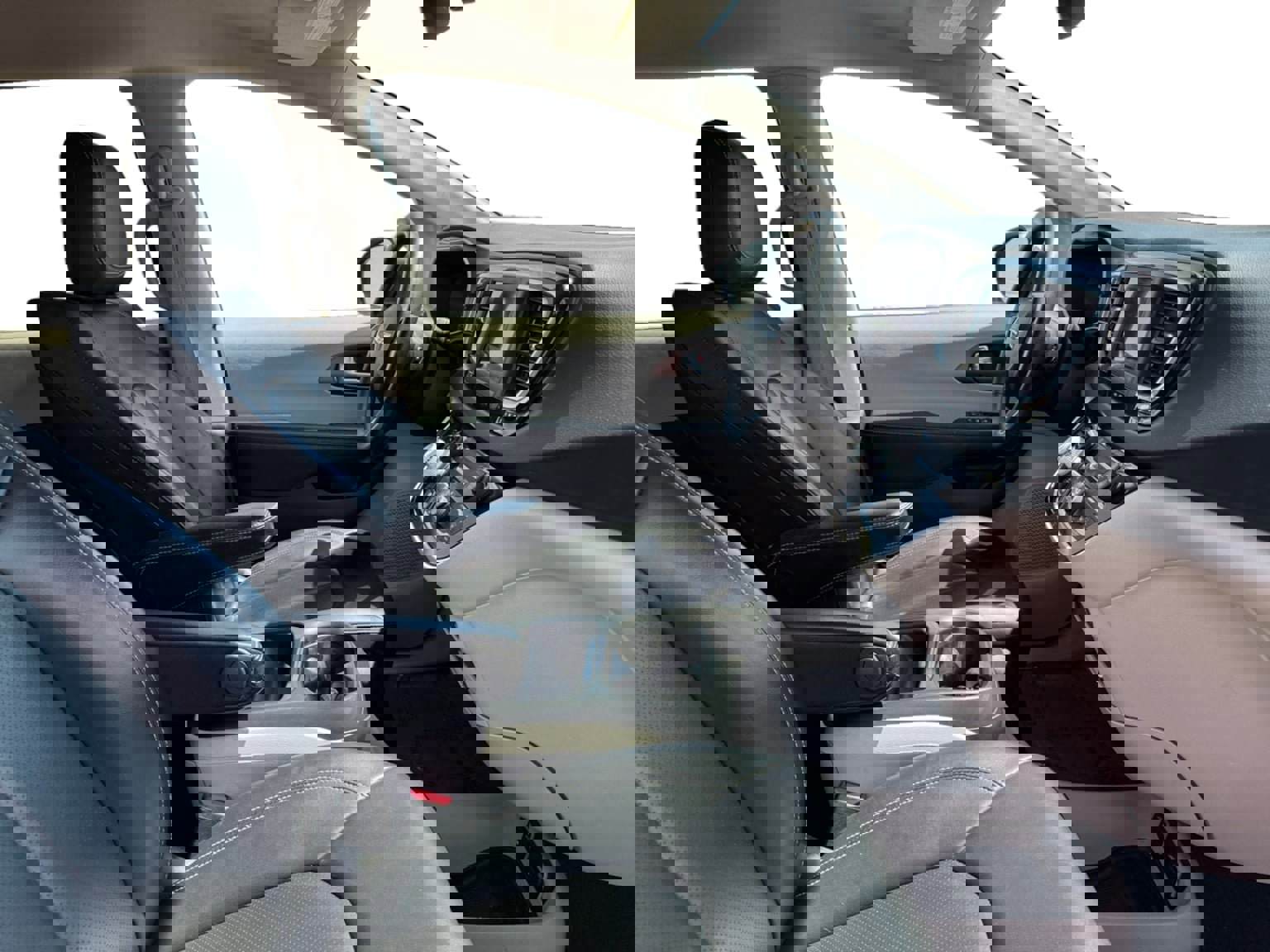 Used 2020 Chrysler Voyager Lxi image 17