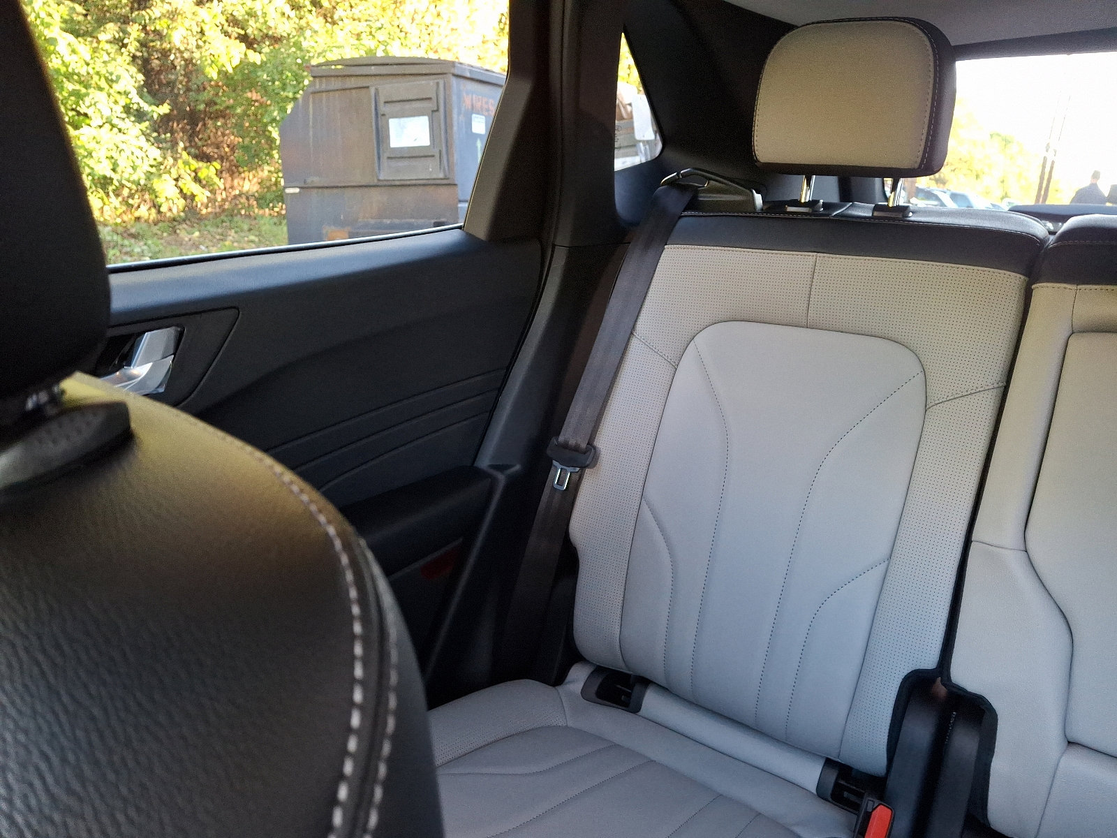 New 2025 Ford Escape SE w/ PHEV Premium Package FWD image 12