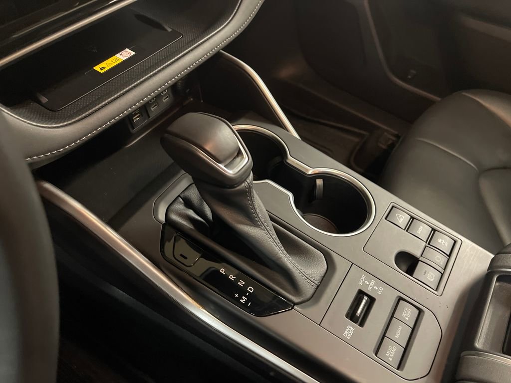 Used 2023 Toyota Highlander XLE image 24