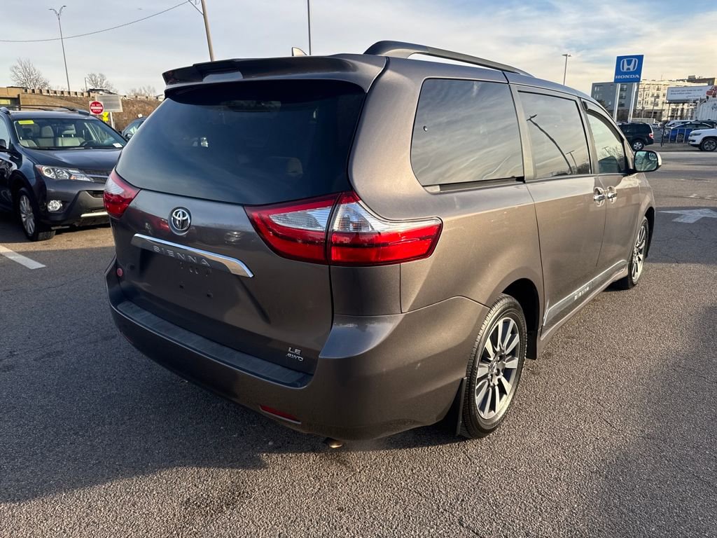 Used 2018 Toyota Sienna LE image 9