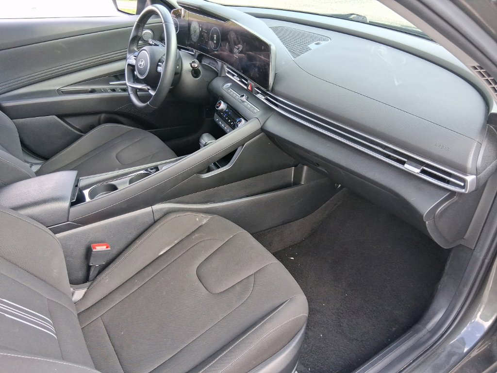 Used 2025 Hyundai Elantra SEL FWD image 15