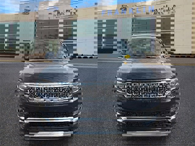 Used 2023 Jeep Grand Wagoneer L Series III image 2
