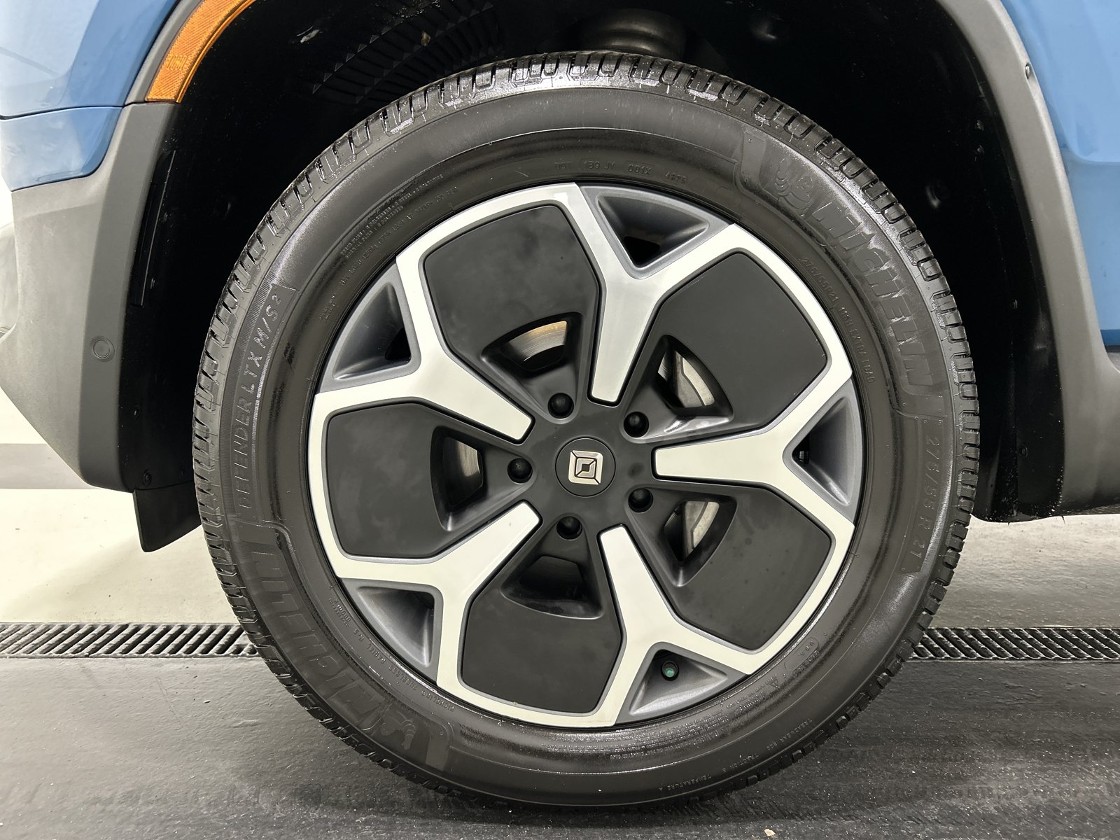 Used 2024 Rivian R1S Adventure AWD/4WD image 9
