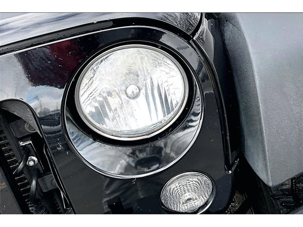 Used 2015 Jeep Wrangler Sport image 30