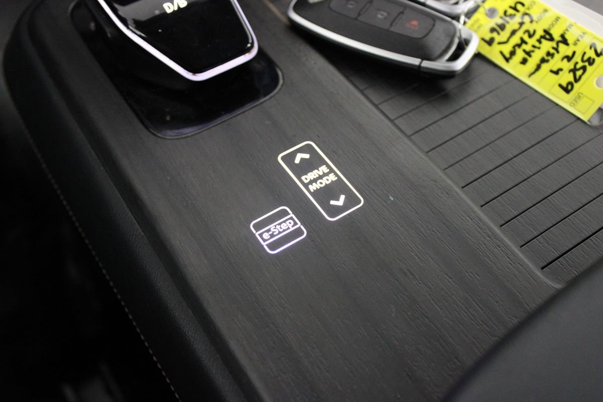 Used 2024 Nissan Ariya FWD image 22