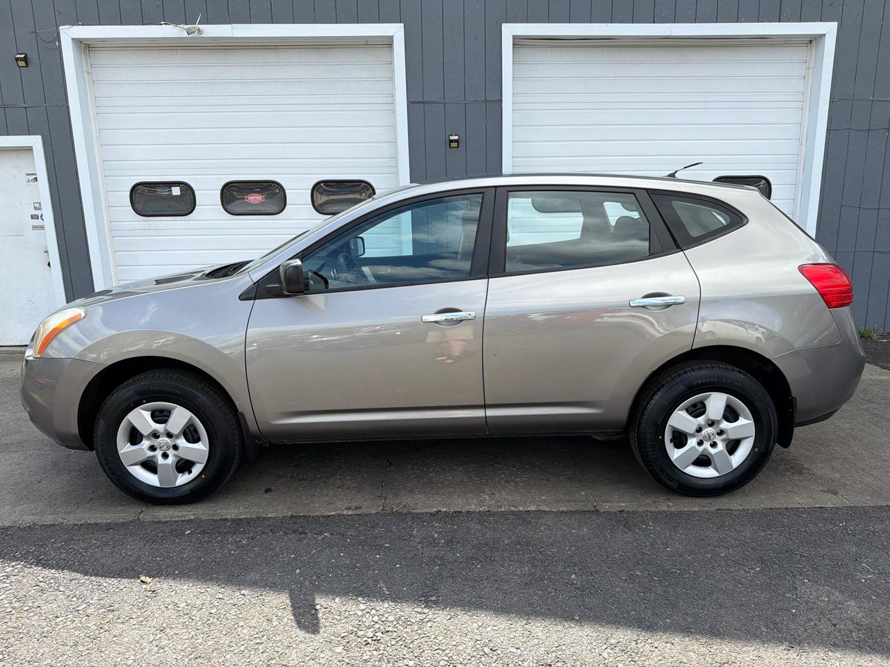 Used 2010 Nissan Rogue S AWD/4WD image 7