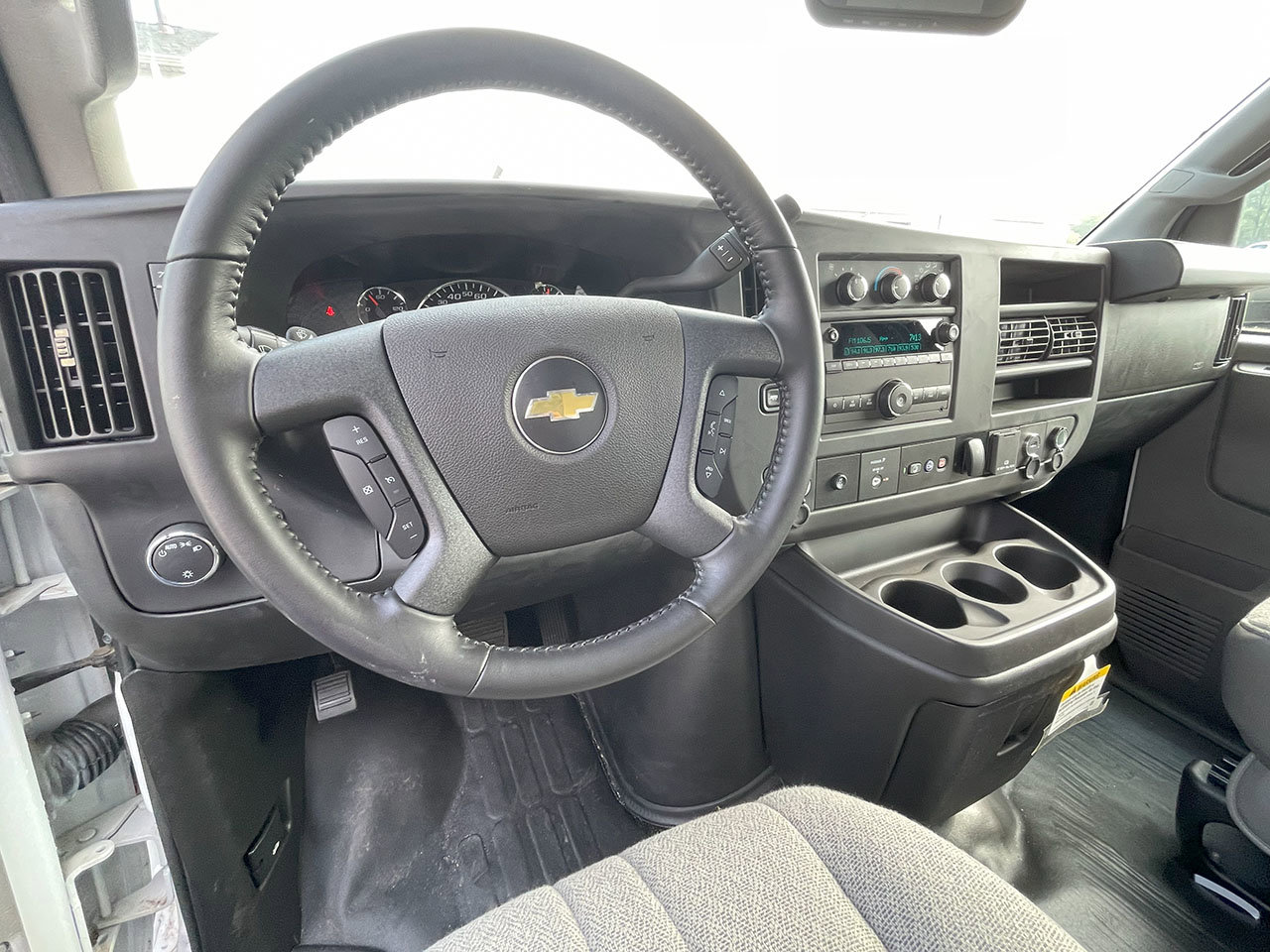 Used 2022 Chevrolet Express 3500 CUTWAY w/ Power Convenience Package image 33