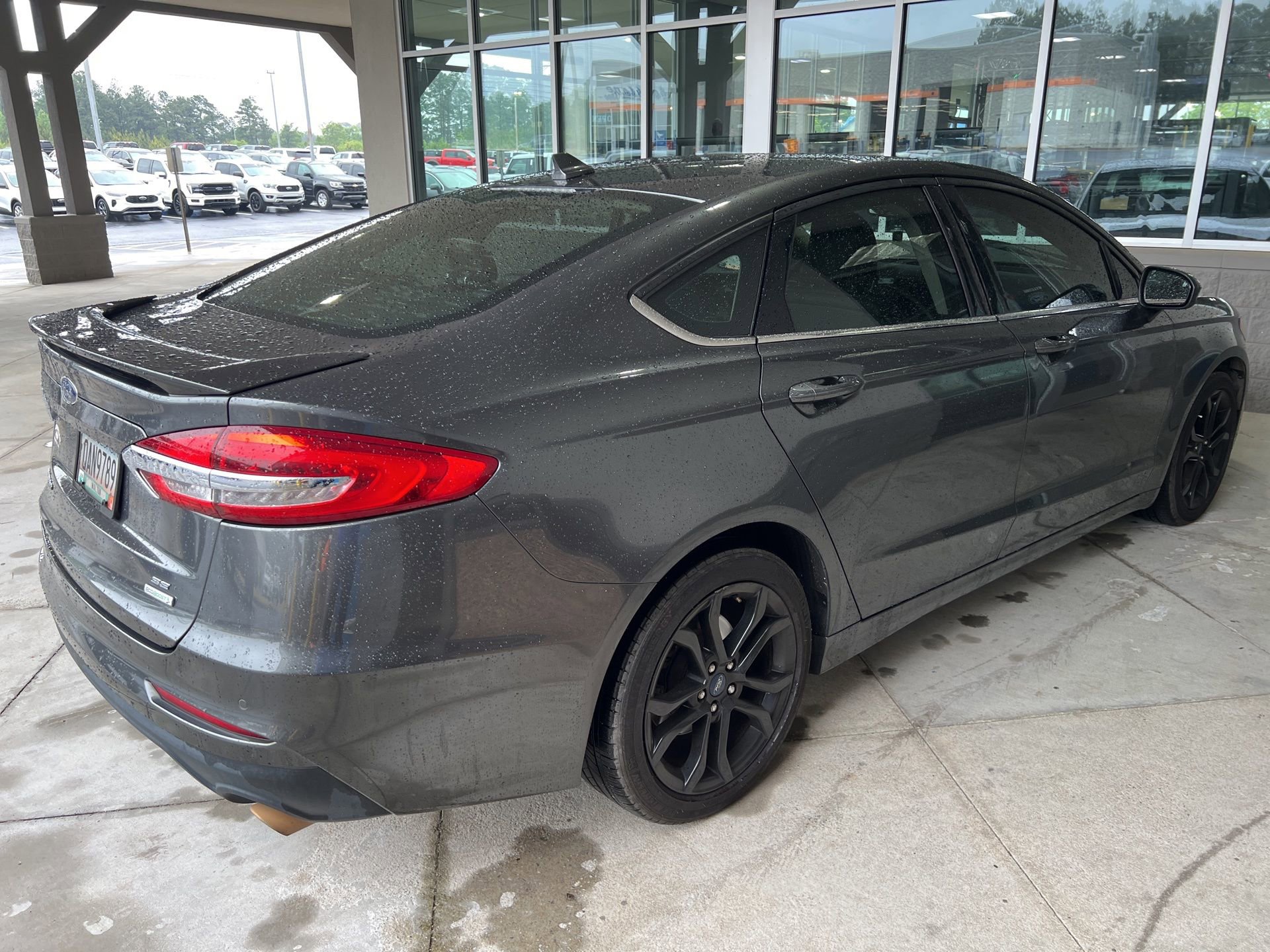 Used 2019 Ford Fusion SE w/ Equipment Group 151A FWD image 5