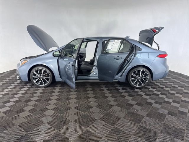 Used 2022 Toyota Corolla SE w/ SE Premium Package image 11