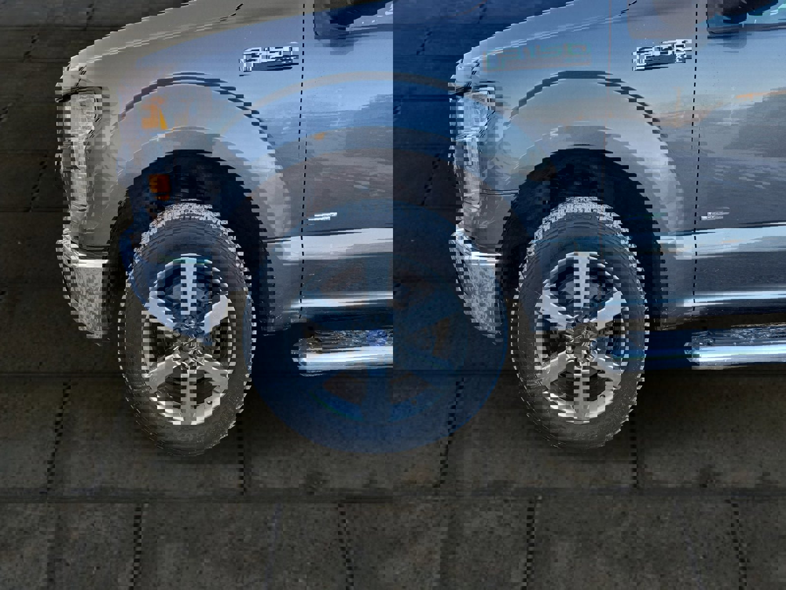 Used 2017 Ford F150 XLT w/ Trailer Tow Package image 25