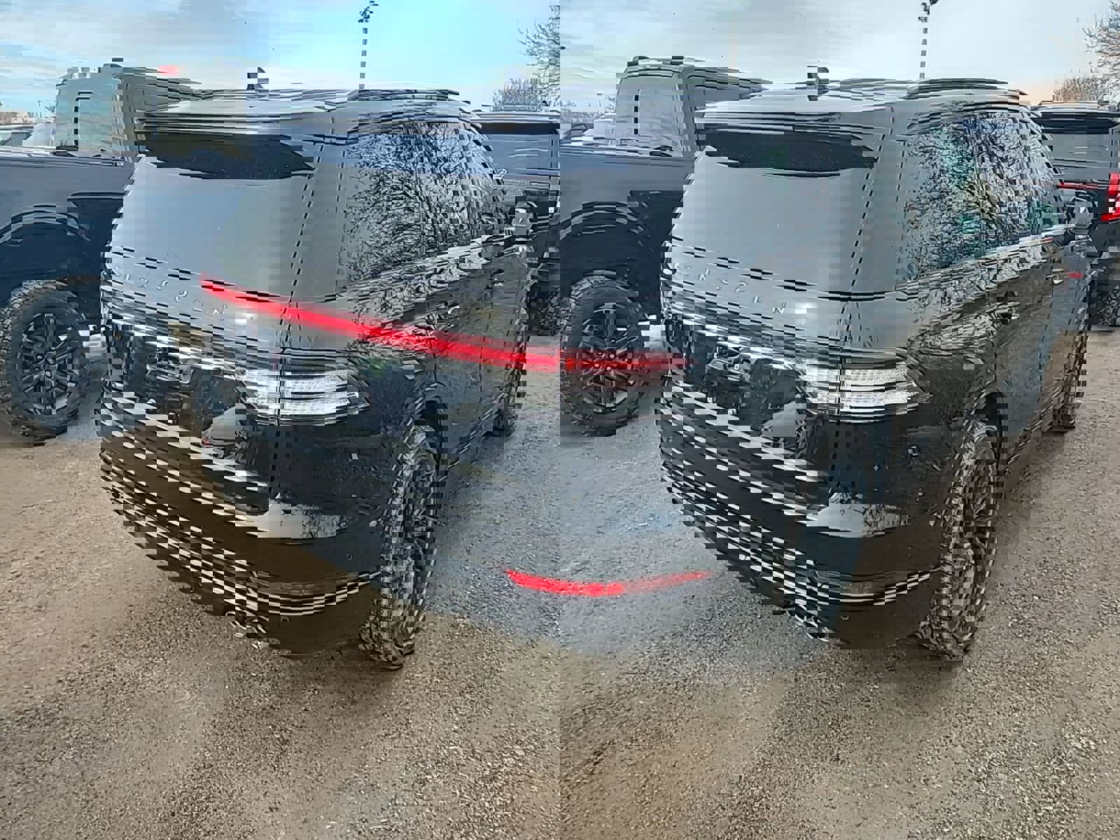 Used 2023 Lincoln Aviator Reserve w/ Equipment Group 201A image 3