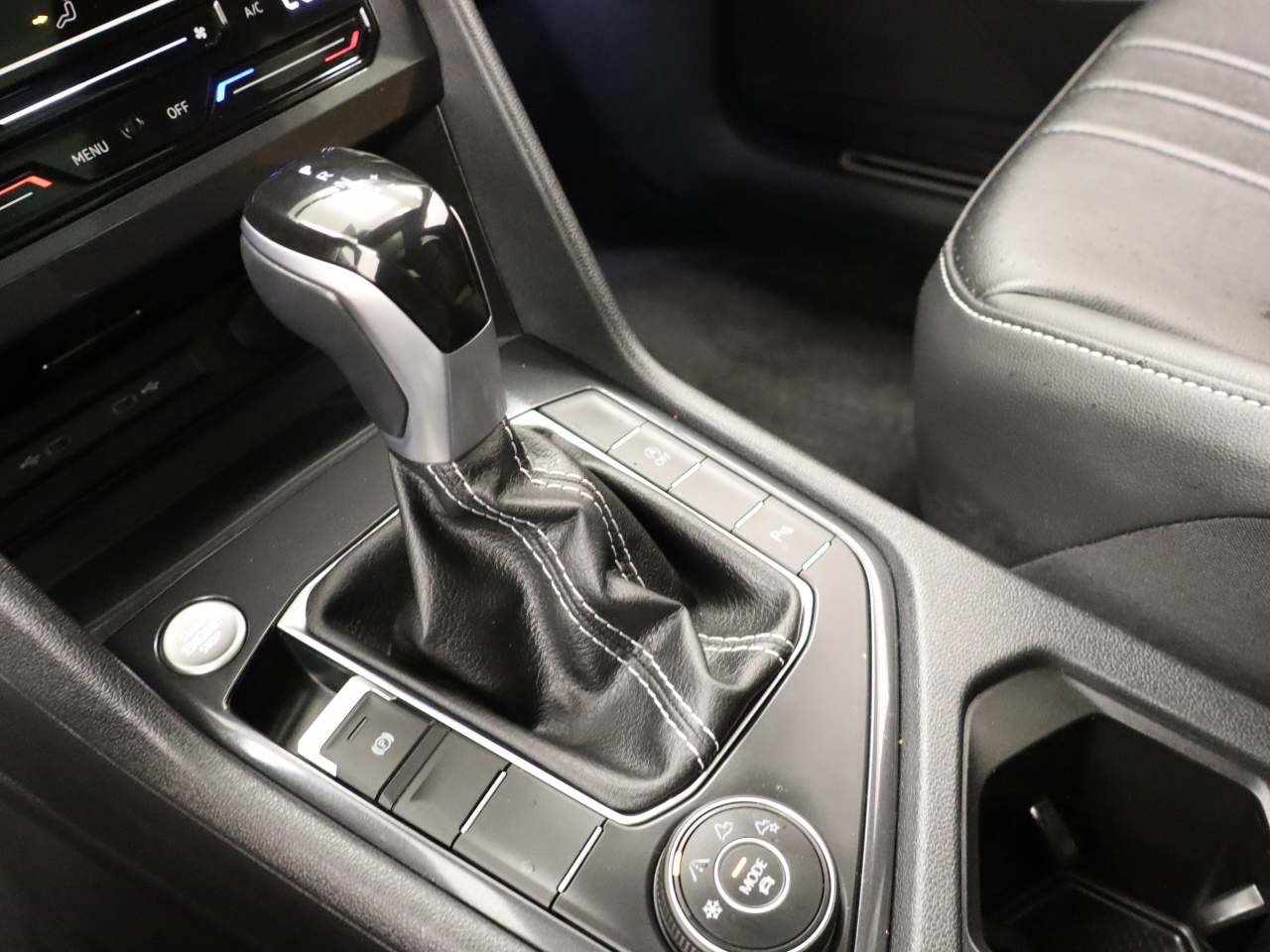 Certified 2024 Volkswagen Tiguan SE R-Line image 10