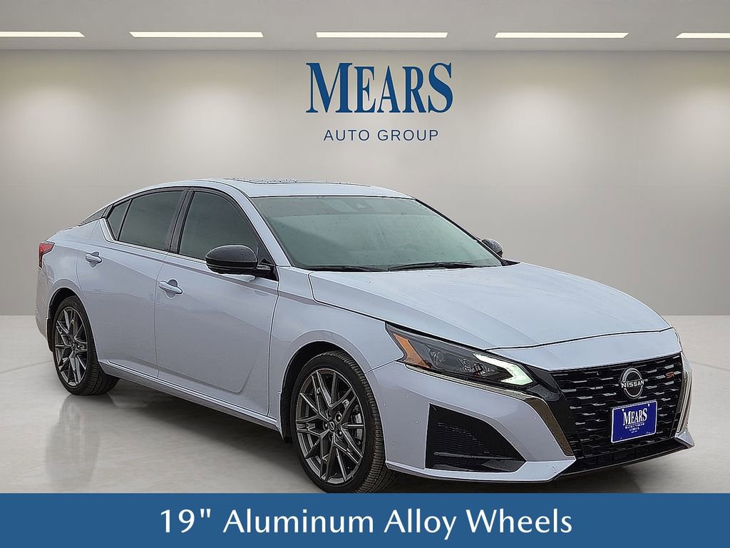 Used 2024 Nissan Altima 2.0 SR image 8