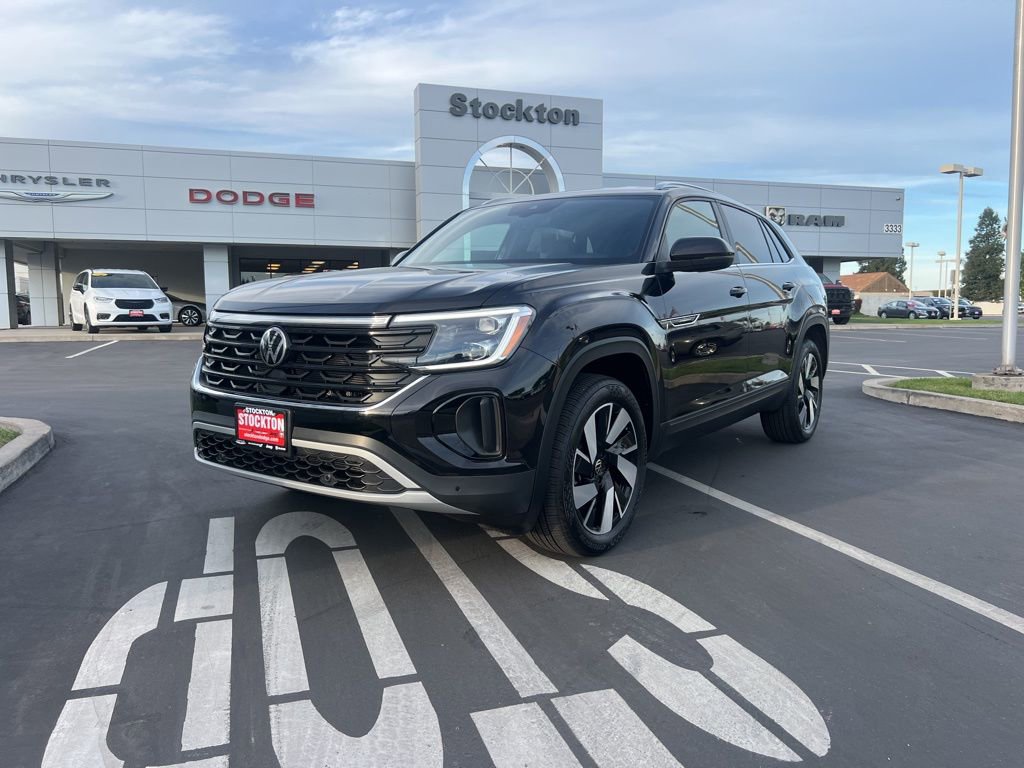 Used 2025 Volkswagen Atlas Cross Sport SE image 3