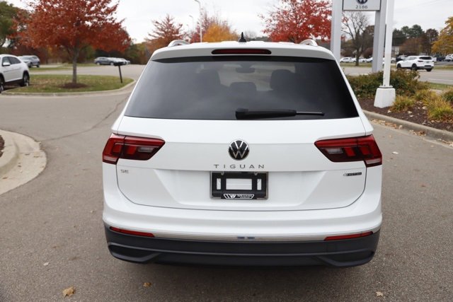 Used 2023 Volkswagen Tiguan SE w/ Panoramic Sunroof Package image 6