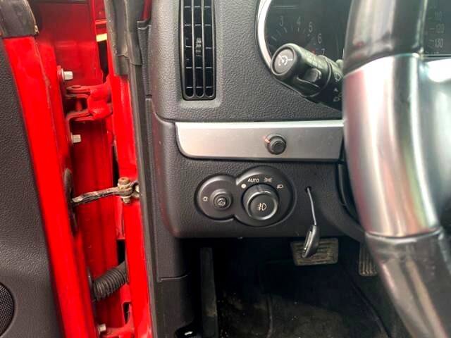 Used 2005 Chevrolet SSR w/ Preferred Equipment Group image 11