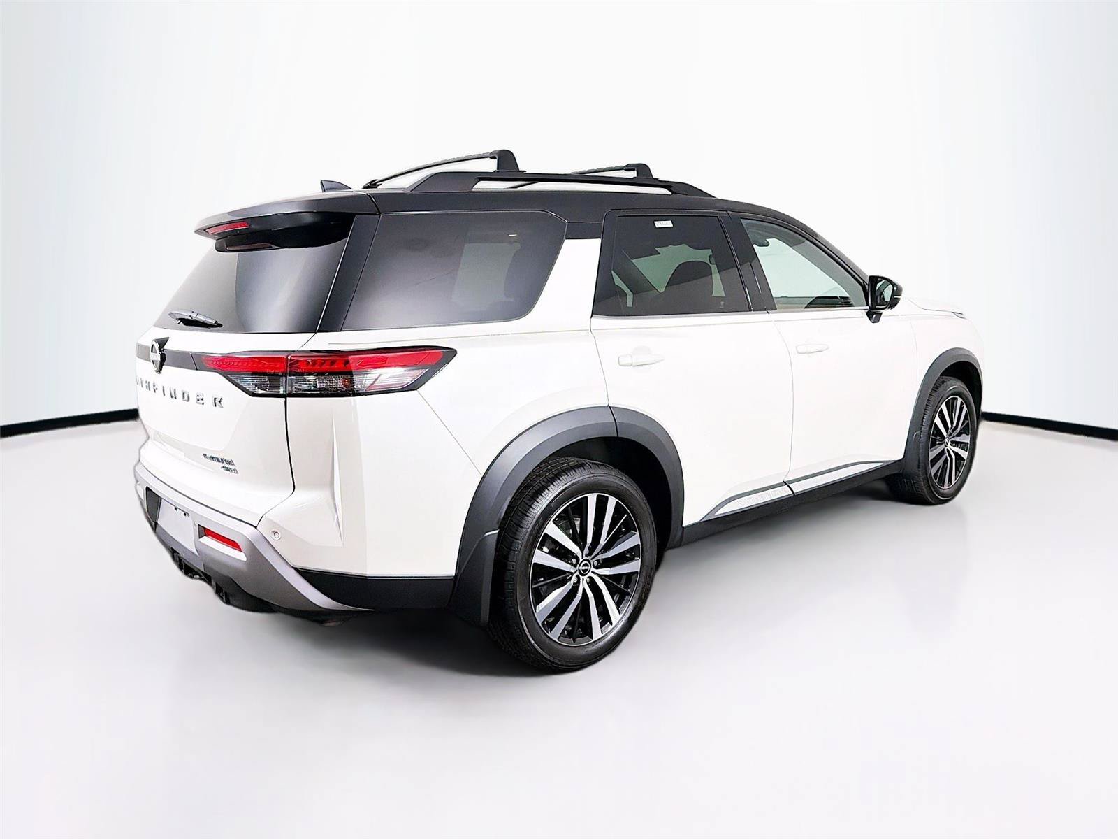 Used 2023 Nissan Pathfinder Platinum AWD/4WD image 11