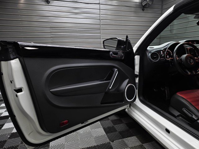 Used 2013 Volkswagen Beetle 2.0T FWD image 31