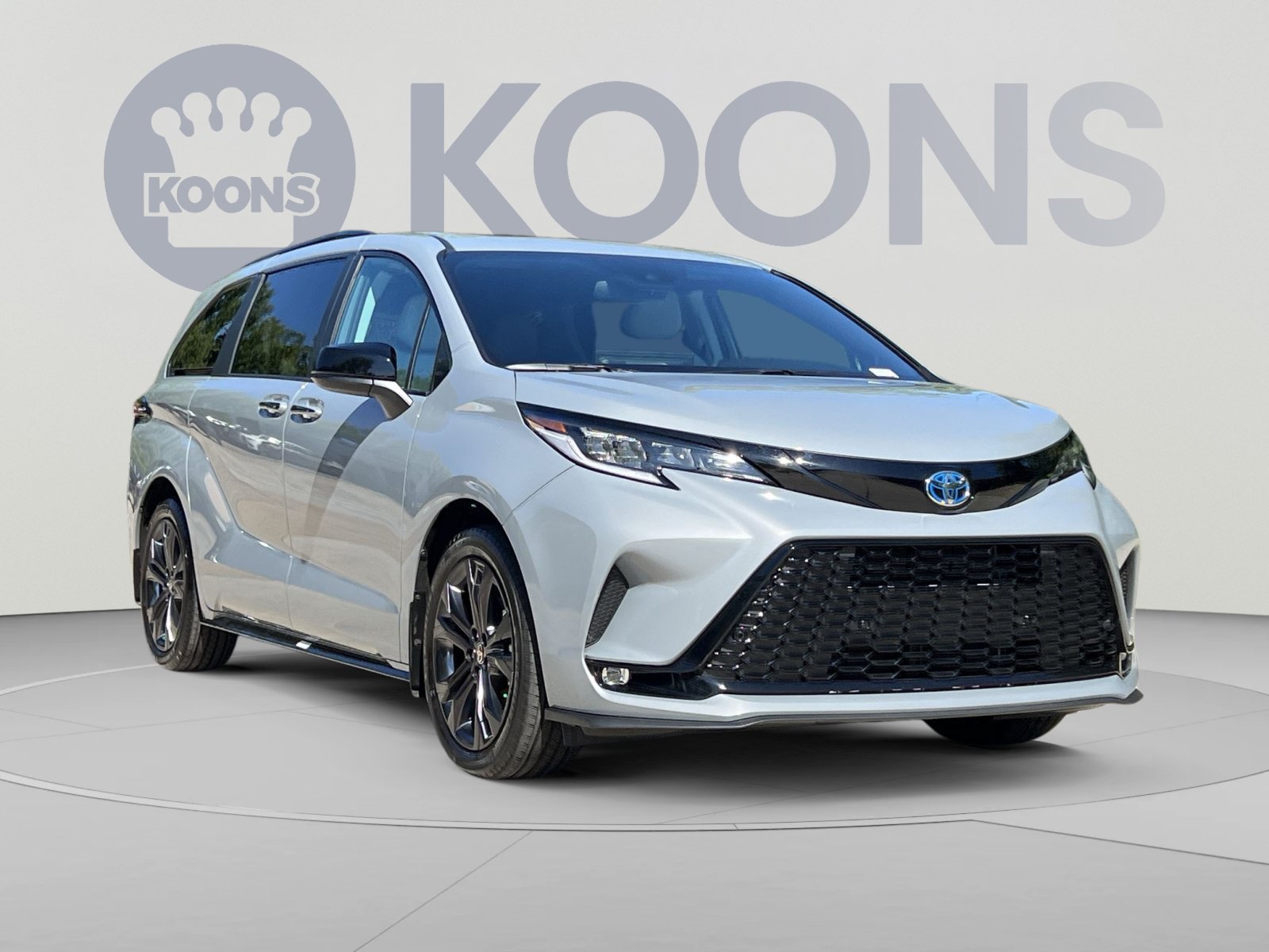 Used 2025 Toyota Sienna XSE w/ XSE Plus Package FWD image 10