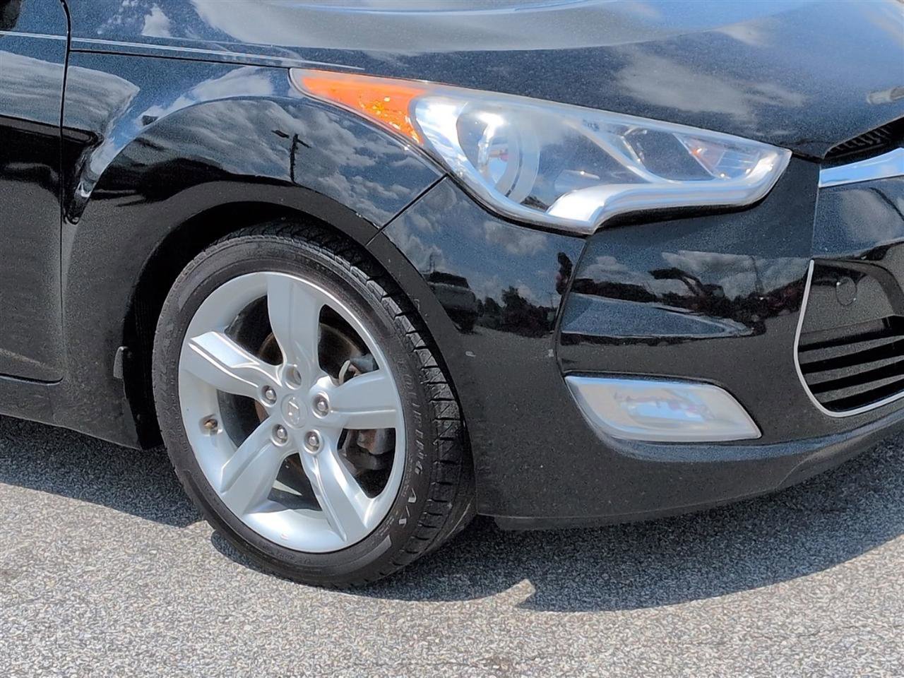 Used 2014 Hyundai Veloster w/ Style Package 02 FWD image 9