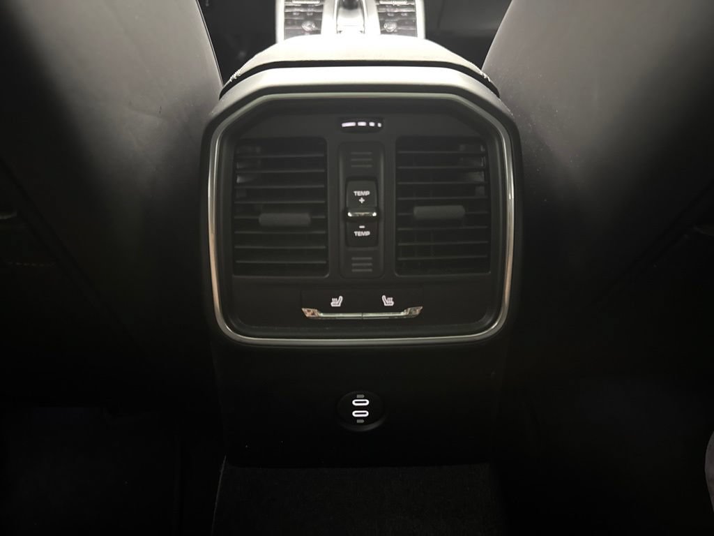 Certified 2022 Porsche Macan S AWD/4WD image 17