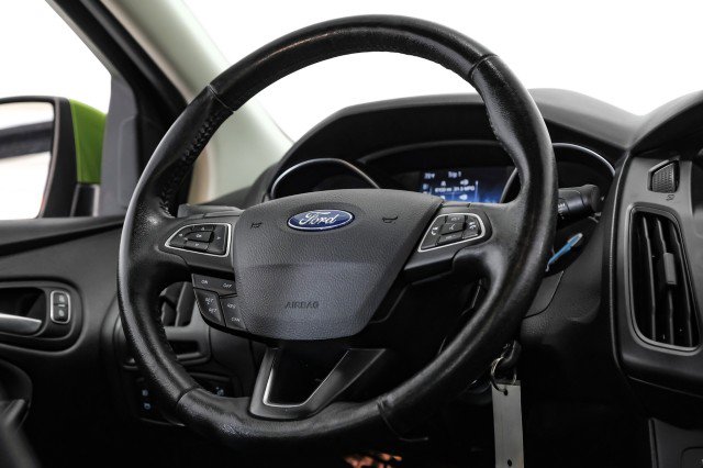 Used 2018 Ford Focus SE w/ SE Appearance Package image 15