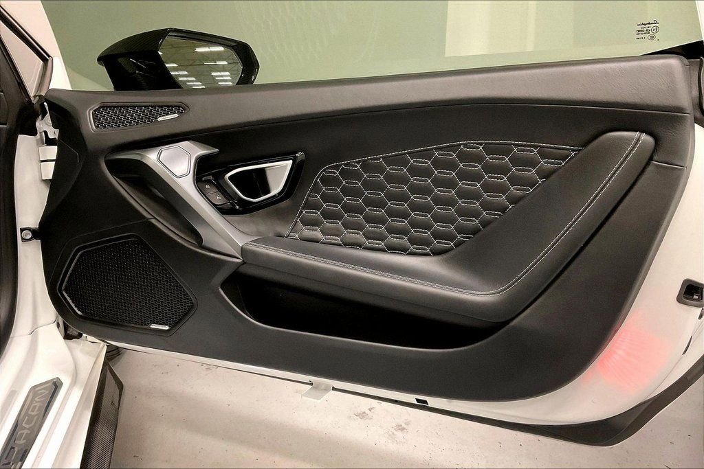 Used 2018 Lamborghini Huracan LP 580-2 image 32