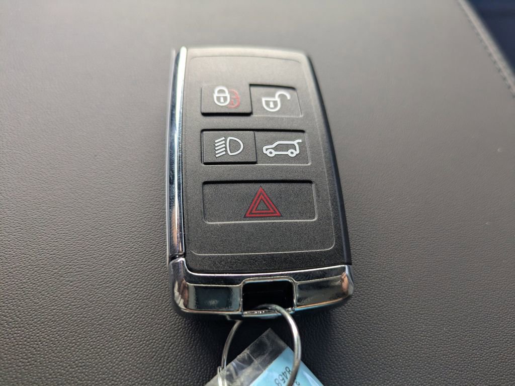 New 2026 Land Rover Defender 110 X-Dynamic SE image 34