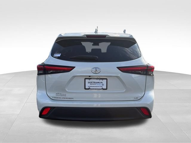 Used 2021 Toyota Highlander LE FWD image 4