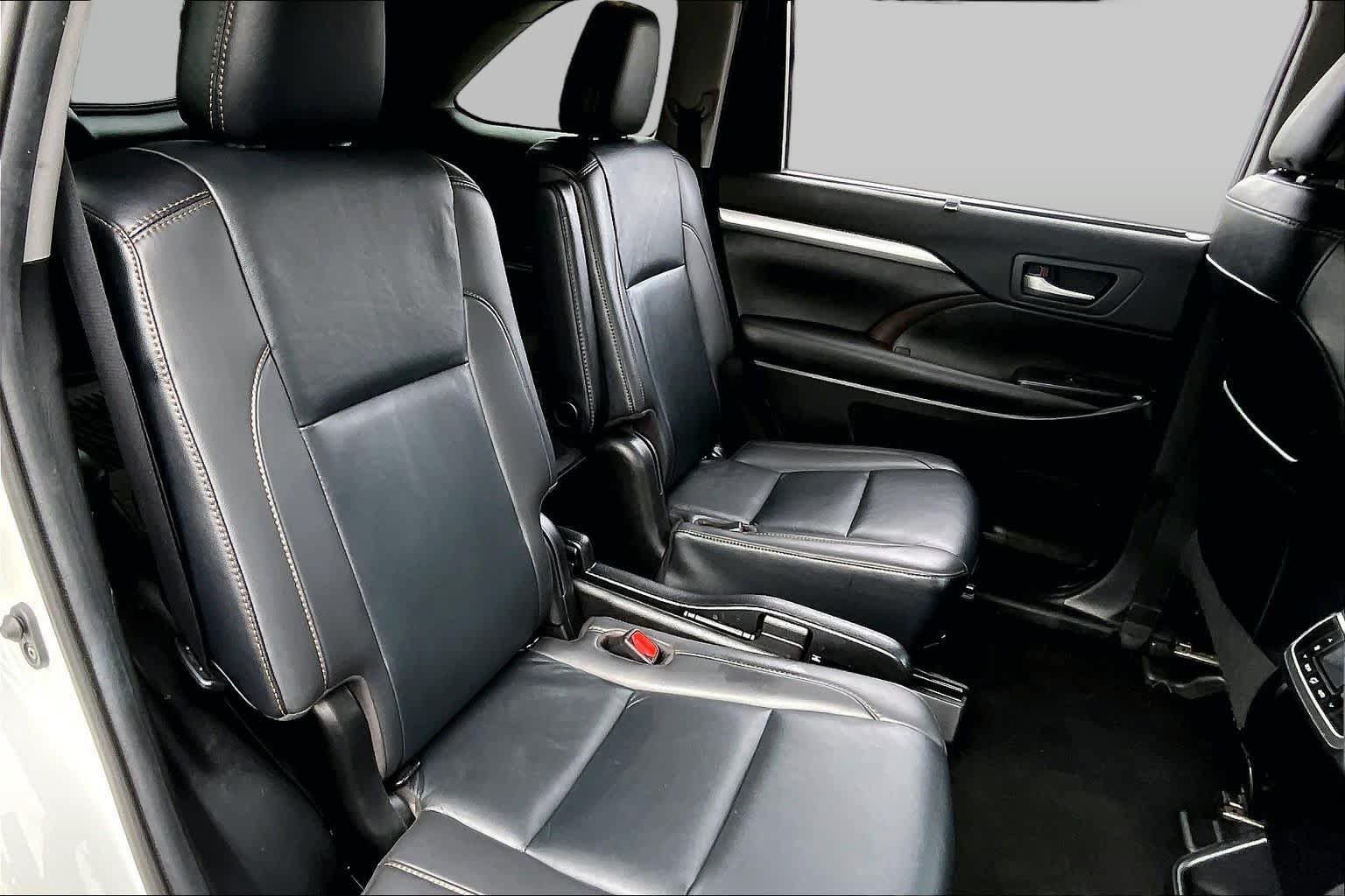 Used 2019 Toyota Highlander XLE AWD/4WD image 21