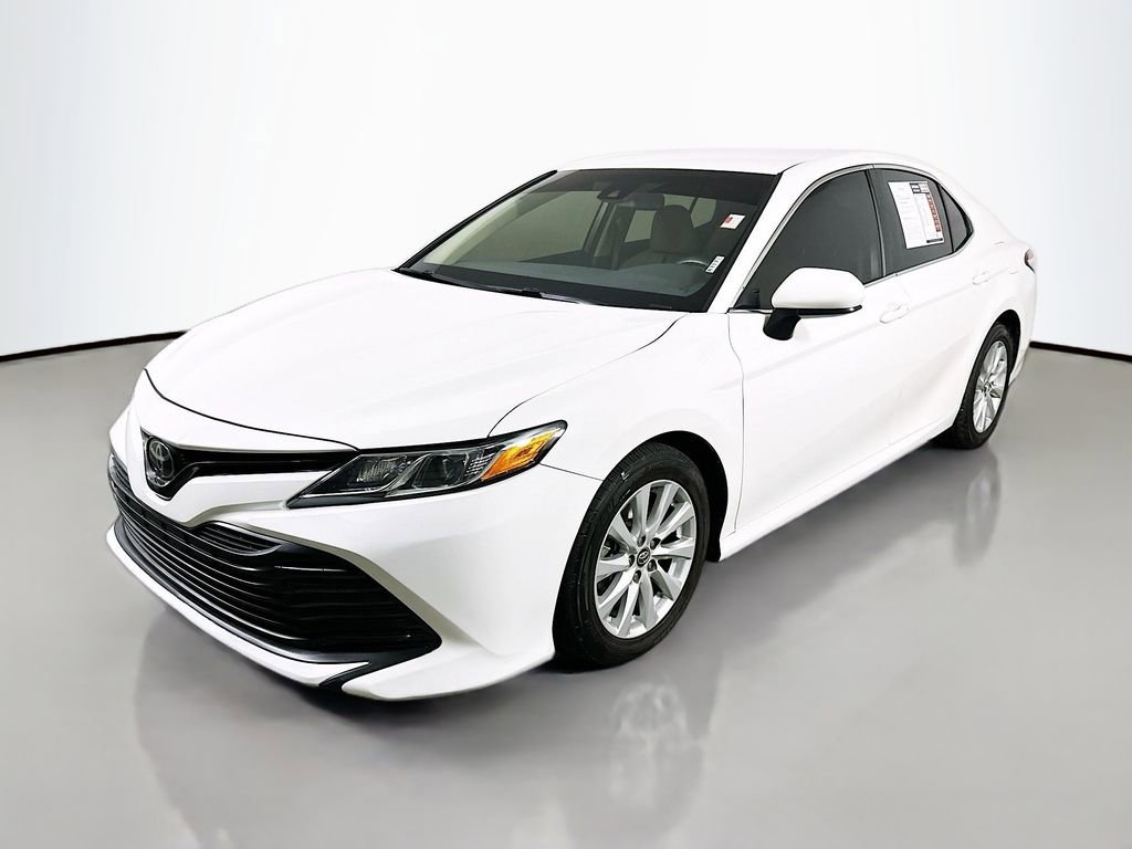 Used 2018 Toyota Camry LE FWD image 3