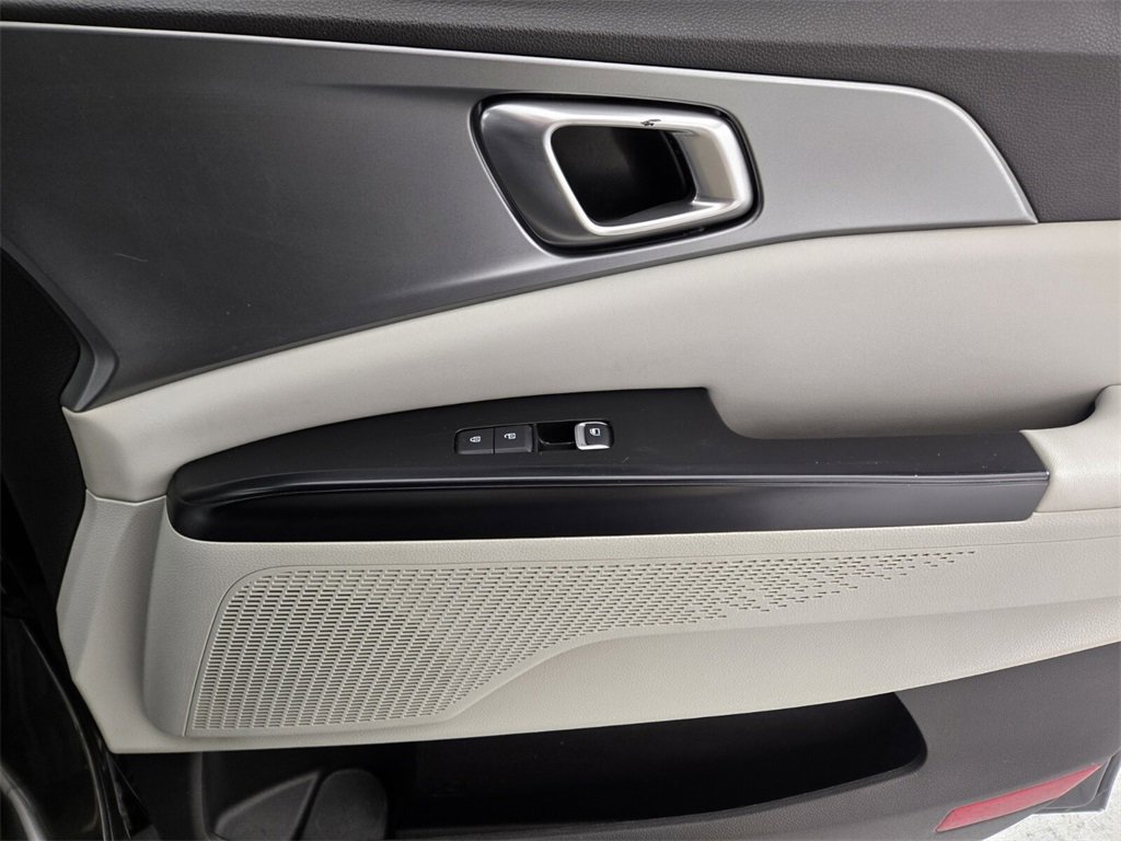 Used 2024 Kia Carnival LX image 22