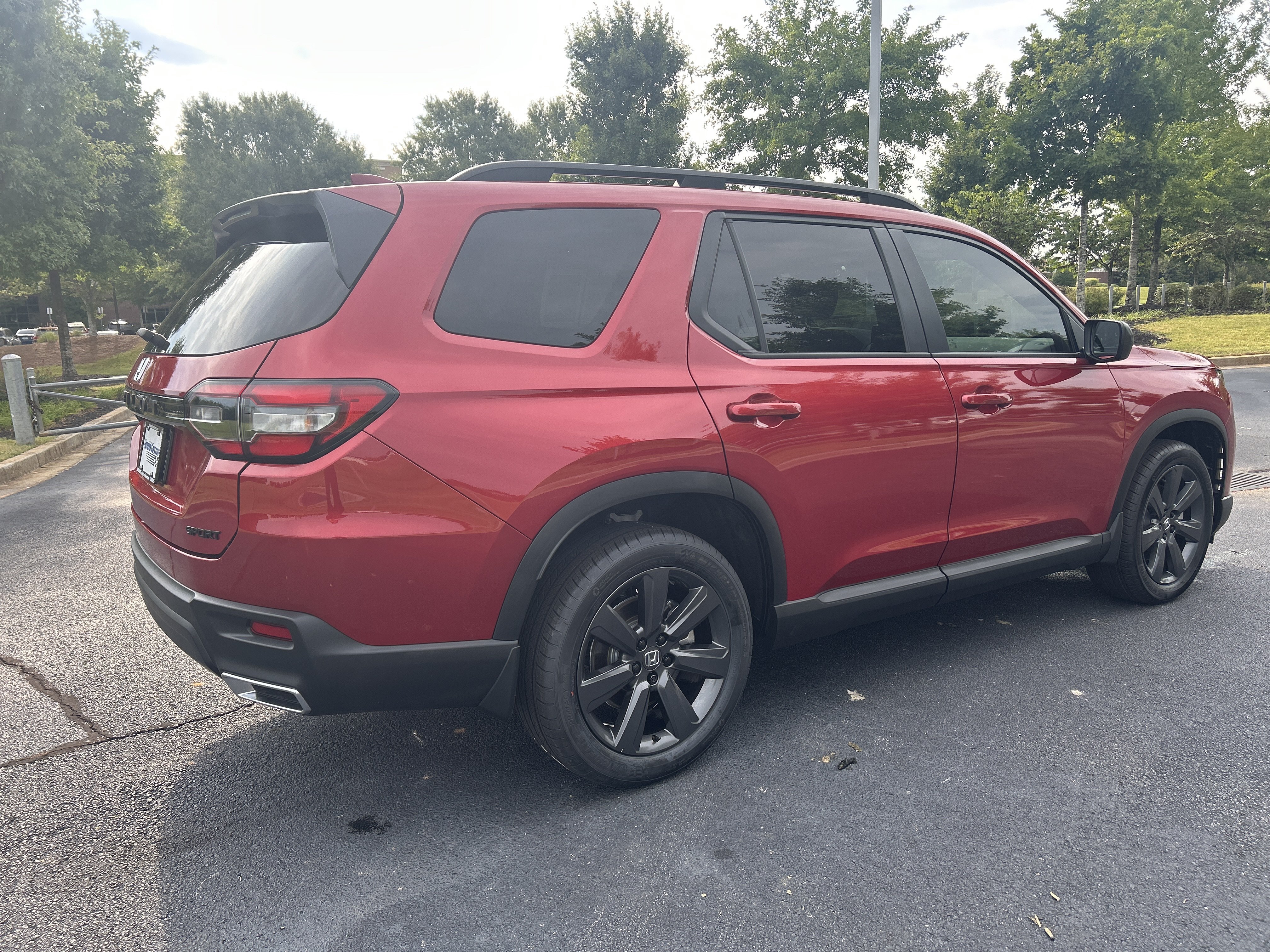 Used 2025 Honda Pilot Sport image 9