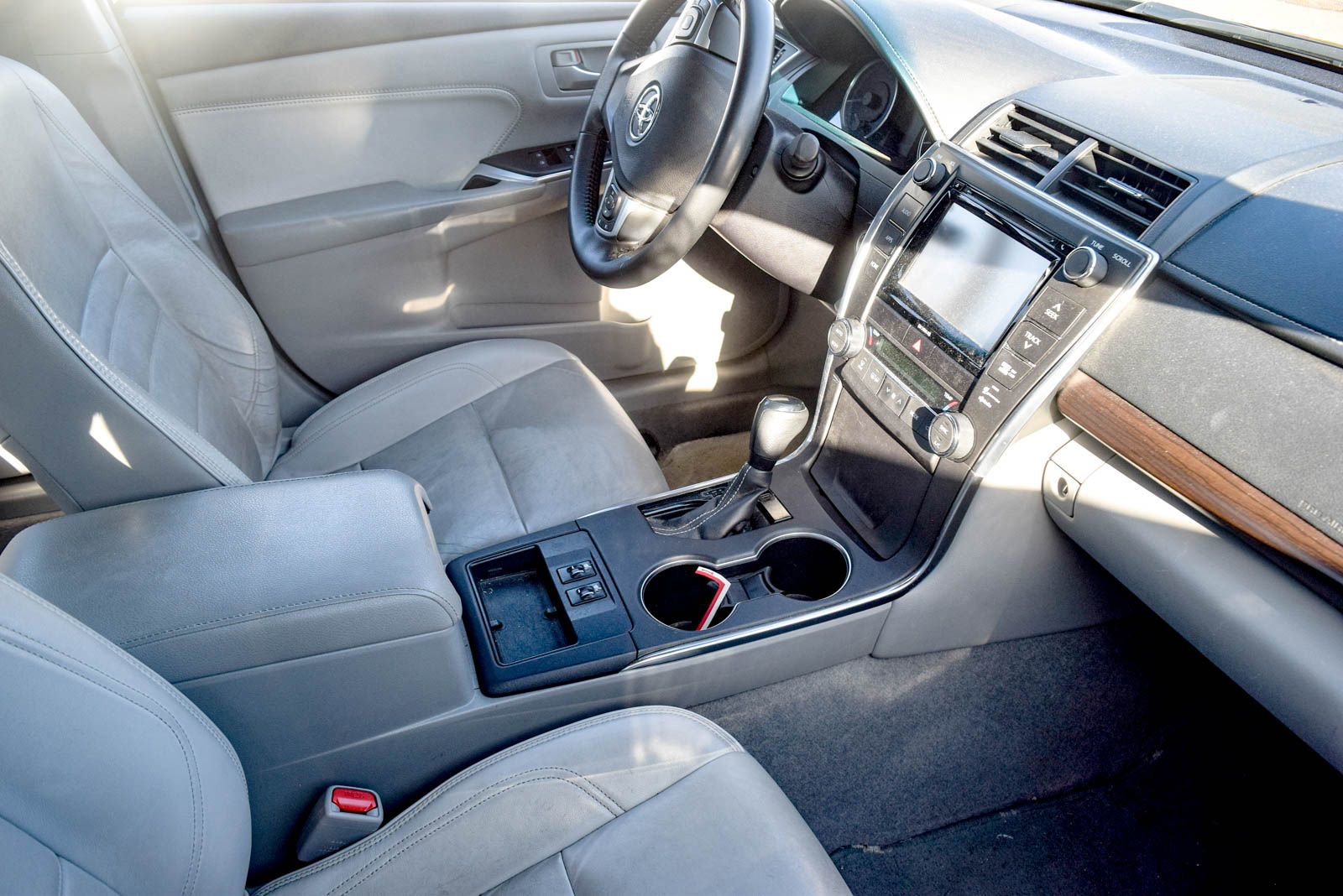 Used 2016 Toyota Camry XLE w/ Moonroof Package FWD image 19