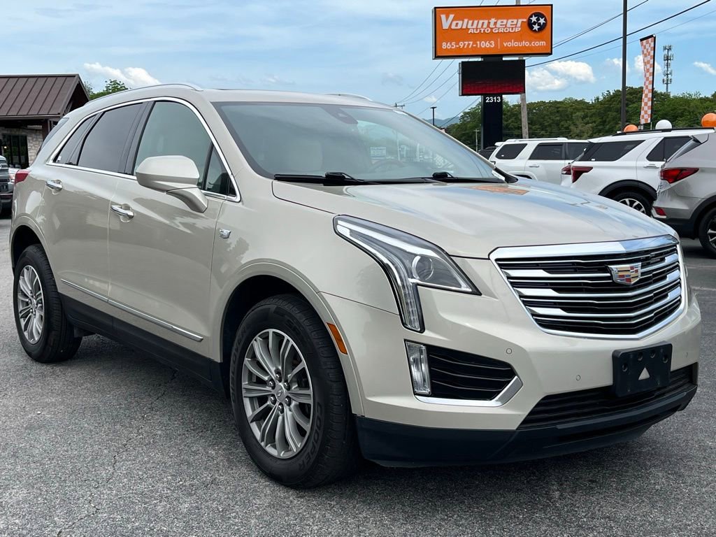Used 2017 Cadillac XT5 Luxury w/ Driver Awareness Package AWD/4WD image 2