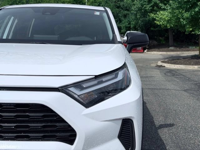 Used 2023 Toyota RAV4 LE AWD/4WD image 3