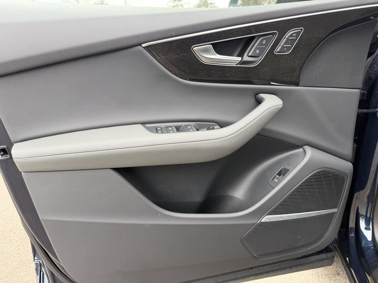 Used 2025 Audi Q8 Premium Plus w/ Premium Plus Package image 12
