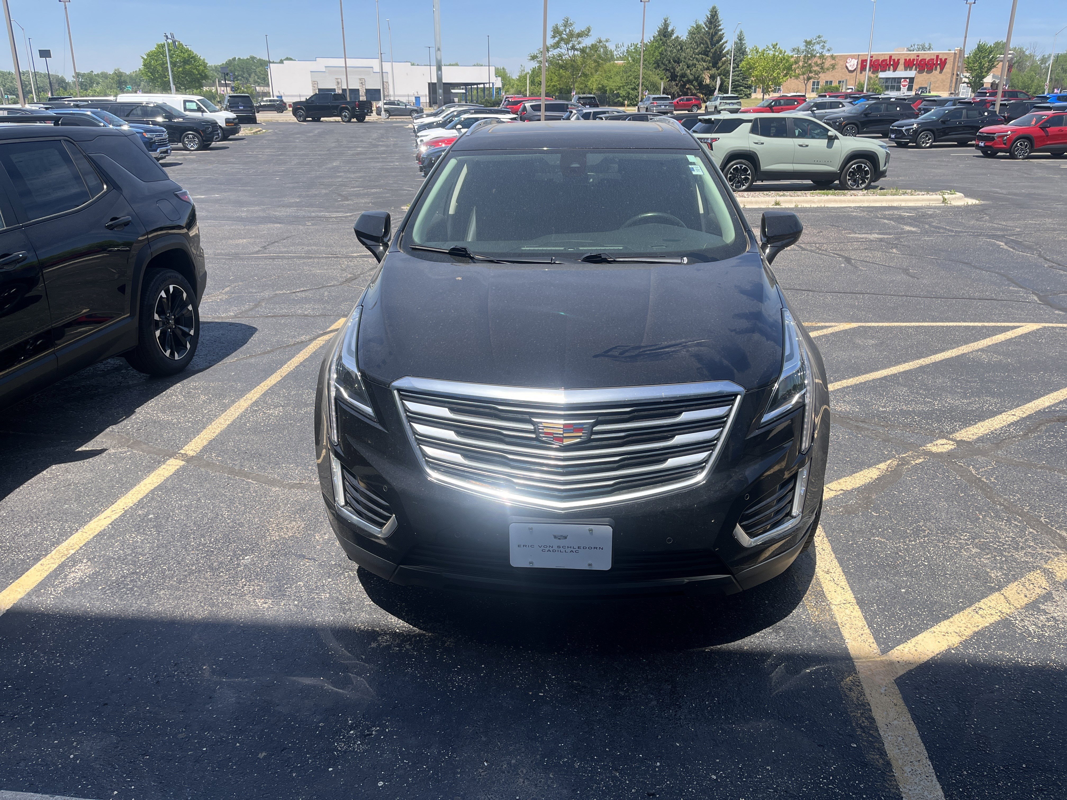 Used 2017 Cadillac XT5 Premium Luxury AWD/4WD image 2