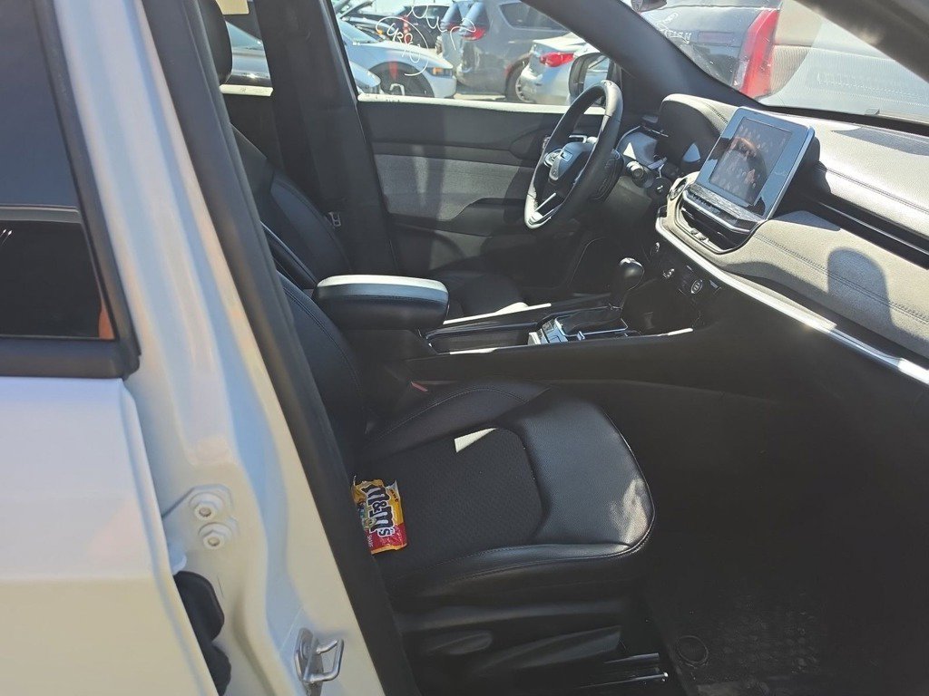 Used 2025 Jeep Compass Latitude w/ Sun & Sound Group AWD/4WD image 11