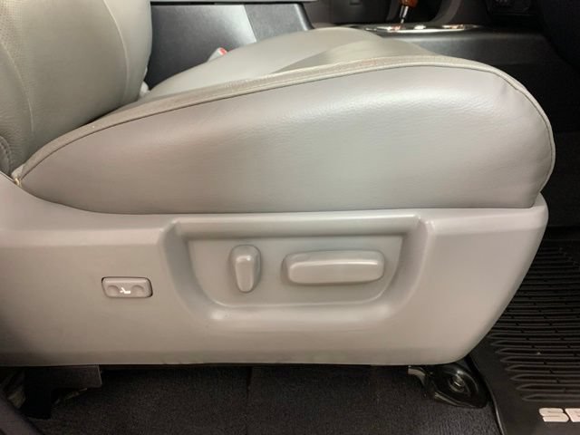 Used 2020 Toyota Sequoia Platinum AWD/4WD image 23