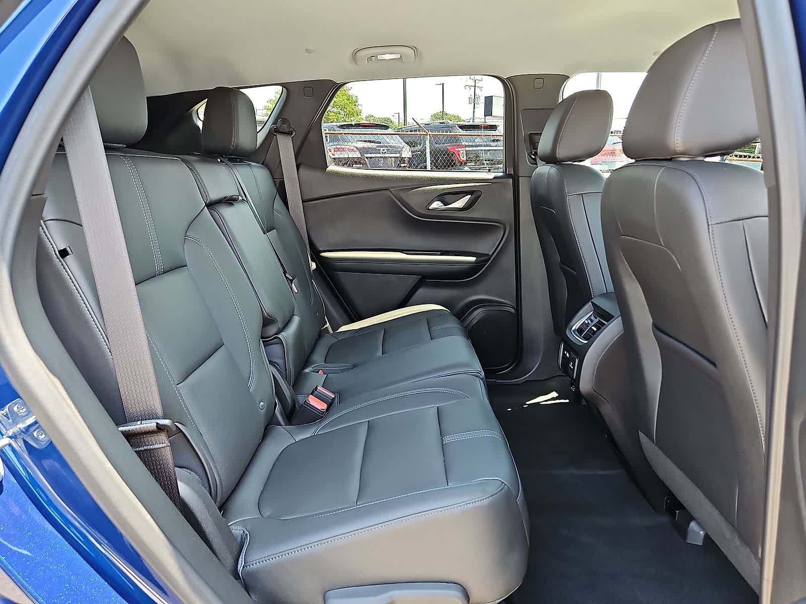 Used 2022 Chevrolet Blazer LT w/ Sound & Technology Package FWD image 33